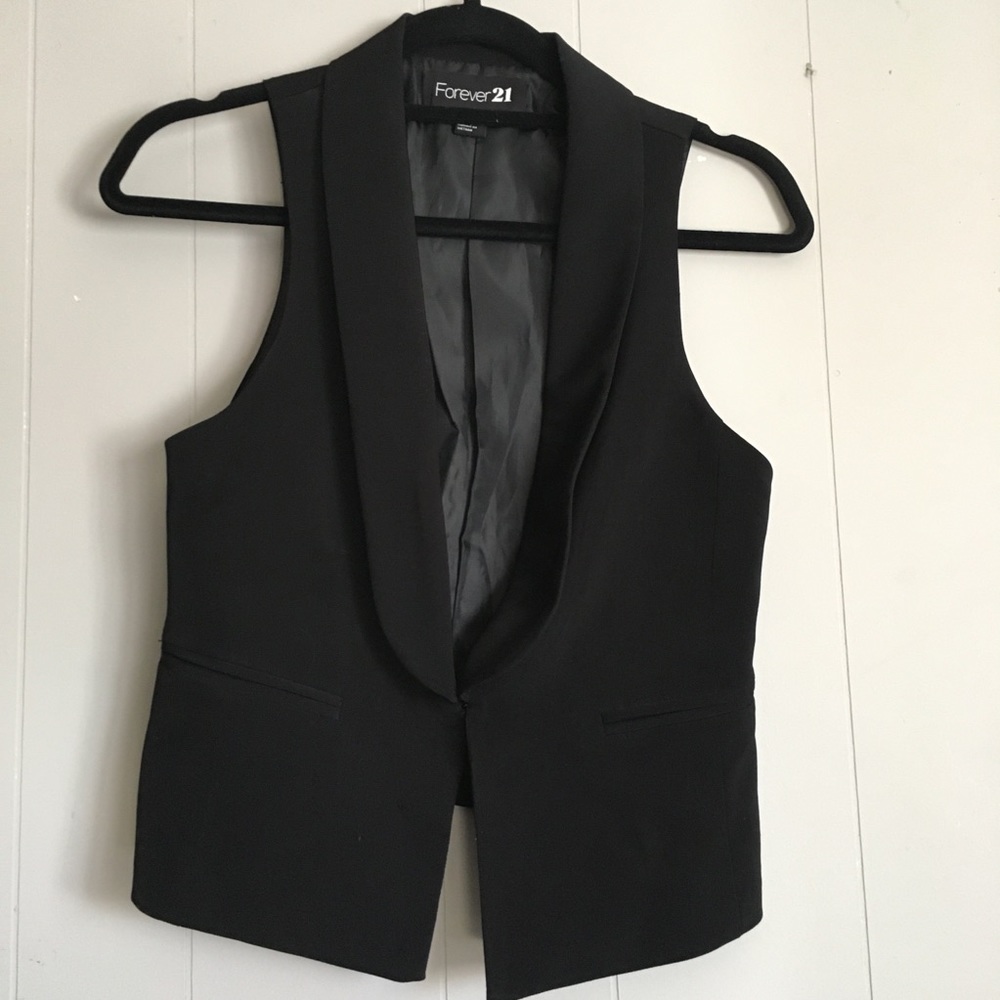 Black open v-neck single clasp vest
